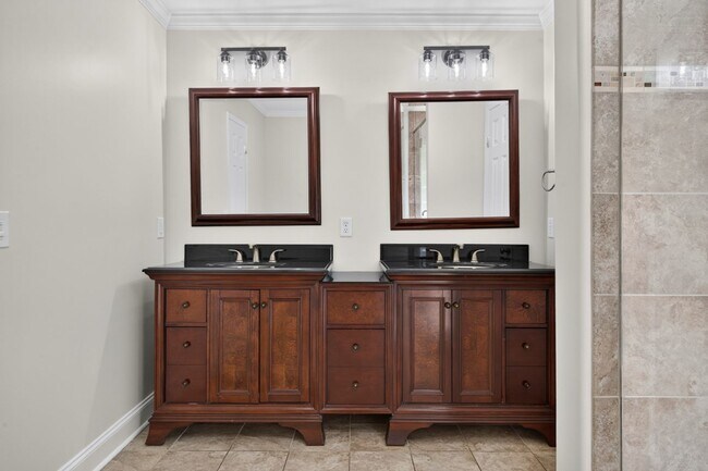 Building Photo - Beautiful home in Spring Valley
