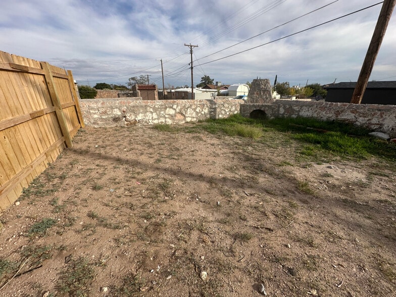 Building Photo - 3030 Nashville Ave