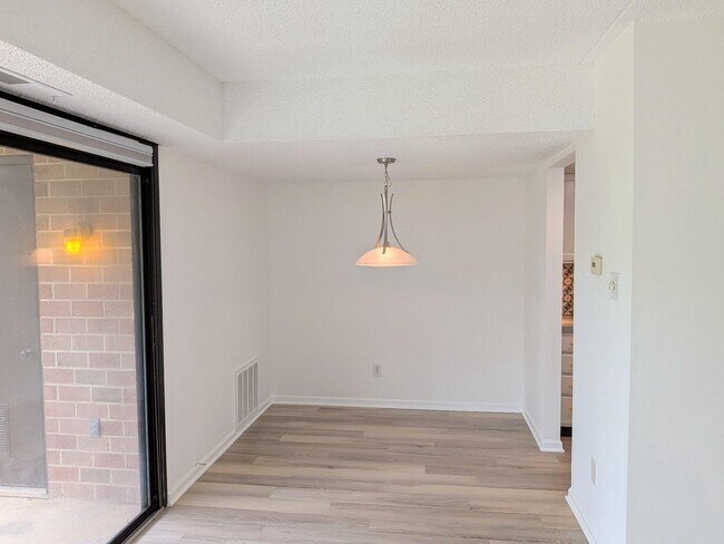 Building Photo - 34 Hermitage Dr