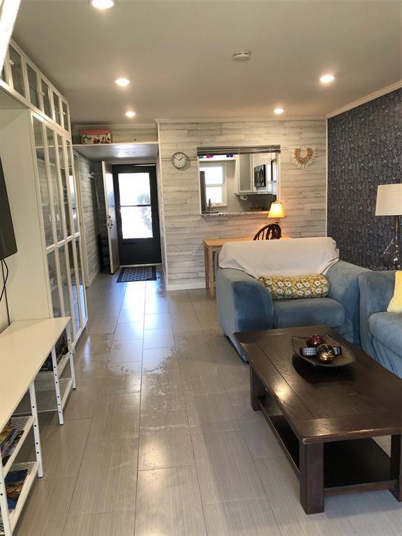 Building Photo - 102 Capri Isles Blvd