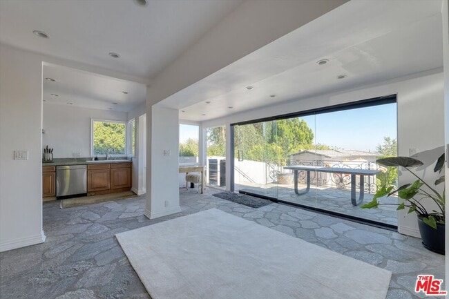 Building Photo - 1300 Summitridge Dr