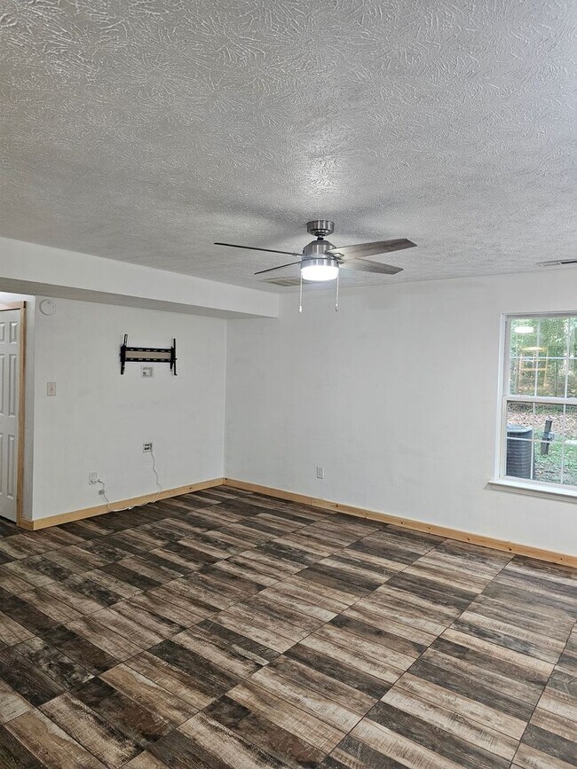 Building Photo - 5679 Hickory Fork Rd