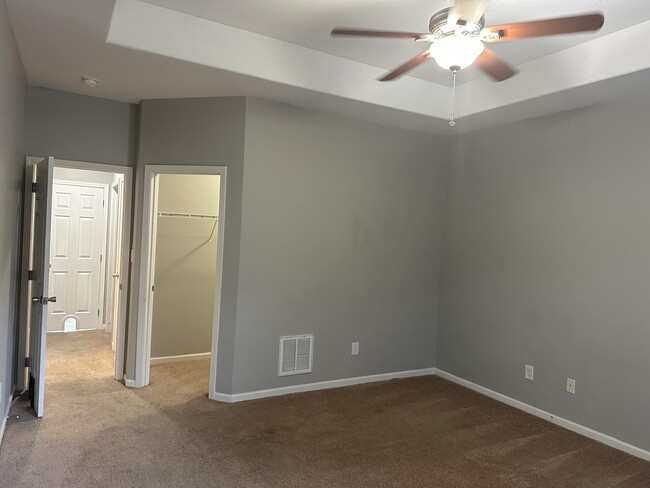 Building Photo - 3845 Pinecrest Way