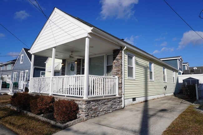 Building Photo - 205 N Essex Ave