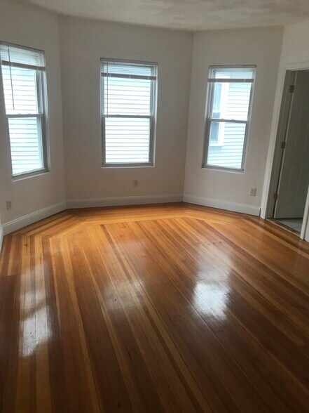 Building Photo - 86 Fellsway W