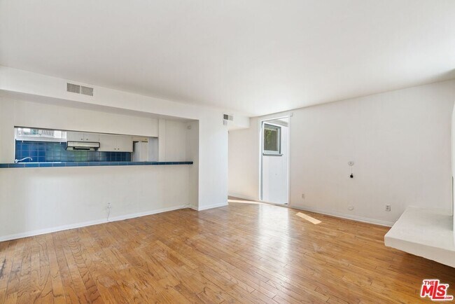 Building Photo - 9315 Lloydcrest Dr