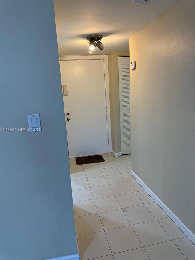 Building Photo - 10825 SW 112th Ave