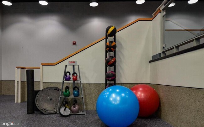 Building Photo - 1021 Arlington Blvd