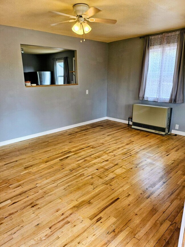 Building Photo - ALL PROSPECTIVE TENANTS MUST SUBMIT A $58 NON-REFUNDABLE APPLICATION FEE PER APPLICANT ONLINE AND...