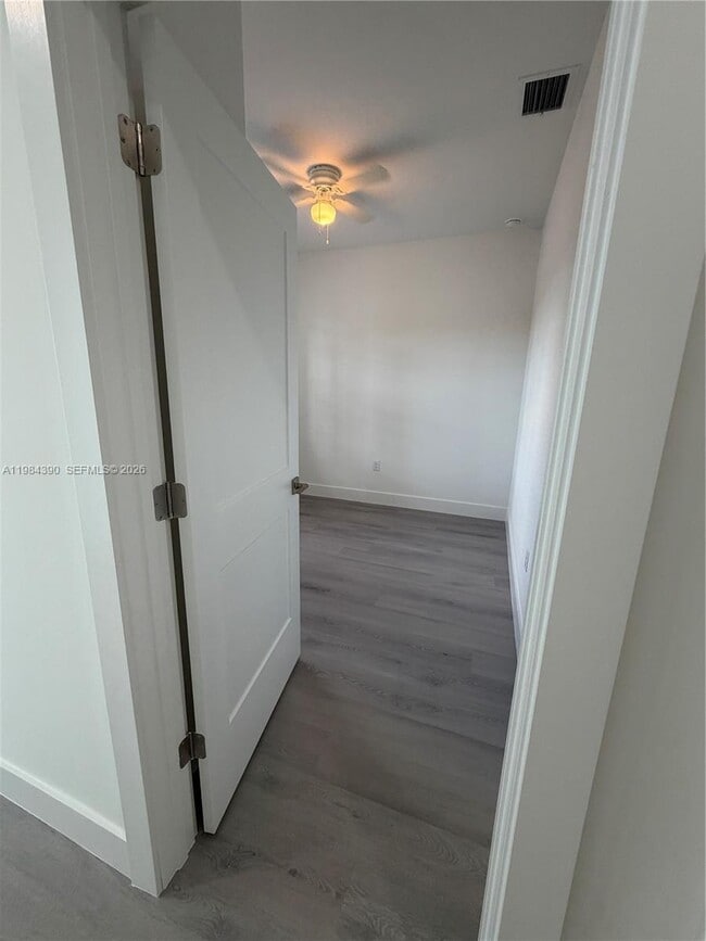 Building Photo - 723 Ivan Ave S