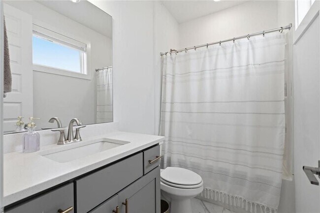 Building Photo - 5045 Reserve Dr