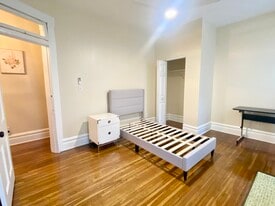 Building Photo - 1372 Neil Ave