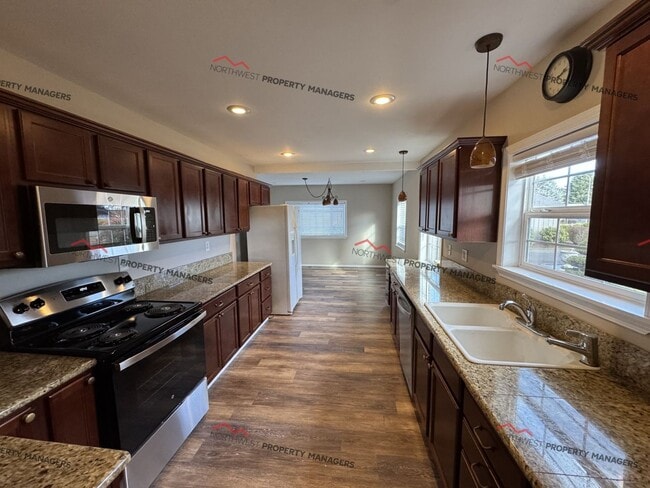 Building Photo - STATUS: *PENDING APPLICATION*  - R100  $2295