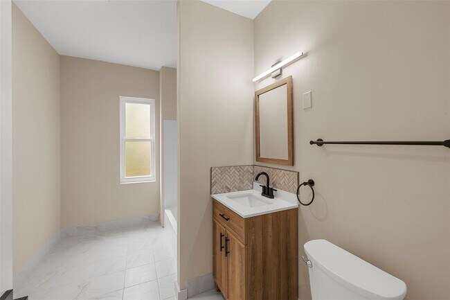Building Photo - 135 3rd St