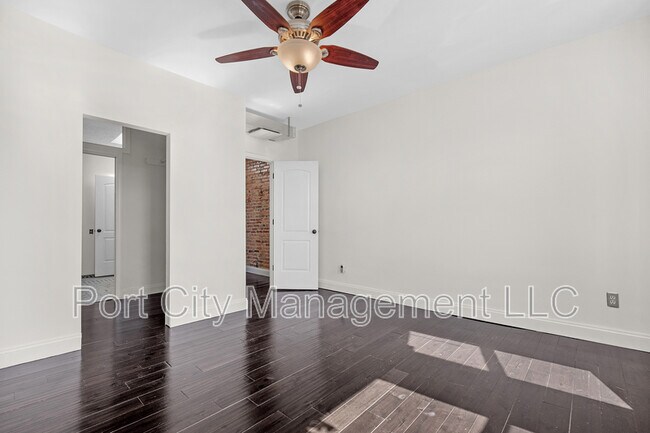 Building Photo - 207 S Ellwood Ave