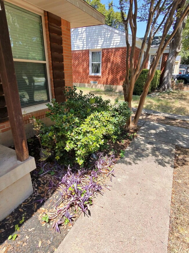 Building Photo - 3241 S Edgefield Ave