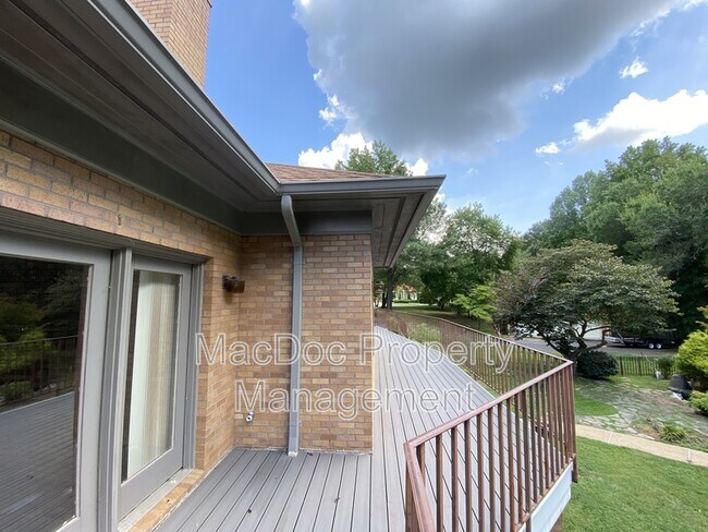 Building Photo - 11225 N Club Dr