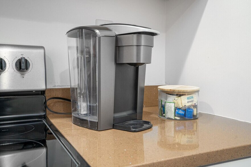 Building Photo - 2549 Columbia Ave