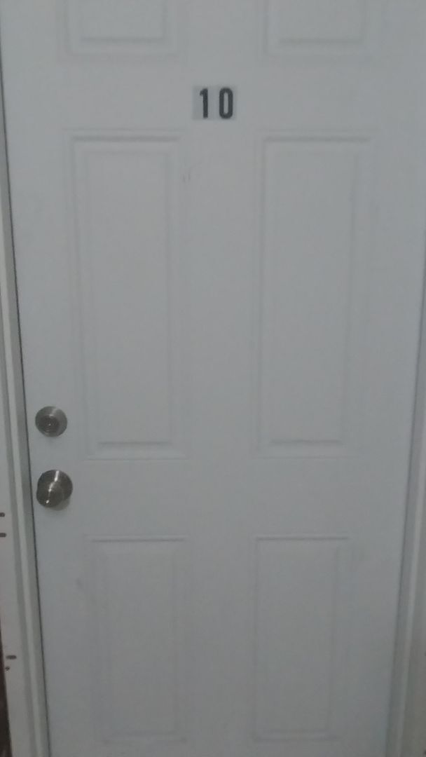 Building Photo - Historic Mansion Rooms for Rent – All Utilities Included