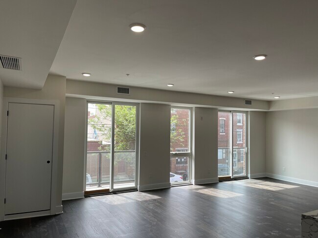 Building Photo - 1868 Frankford Ave