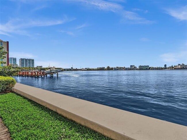 Building Photo - 17150 N Bay Rd