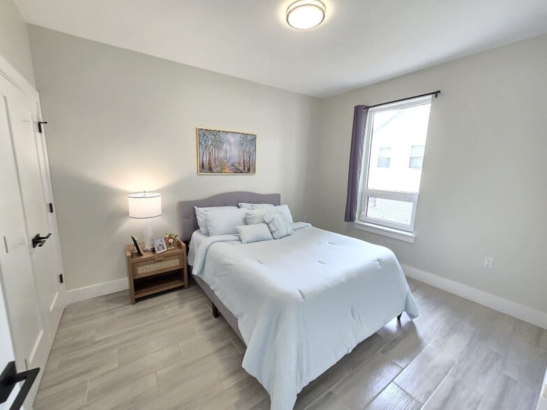 Building Photo - 130 Ellis Ave