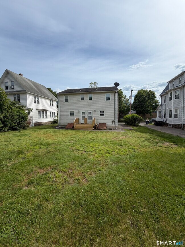 Building Photo - 63 Park Cir