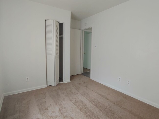 Building Photo - 3 BR 1.5 BA single family house