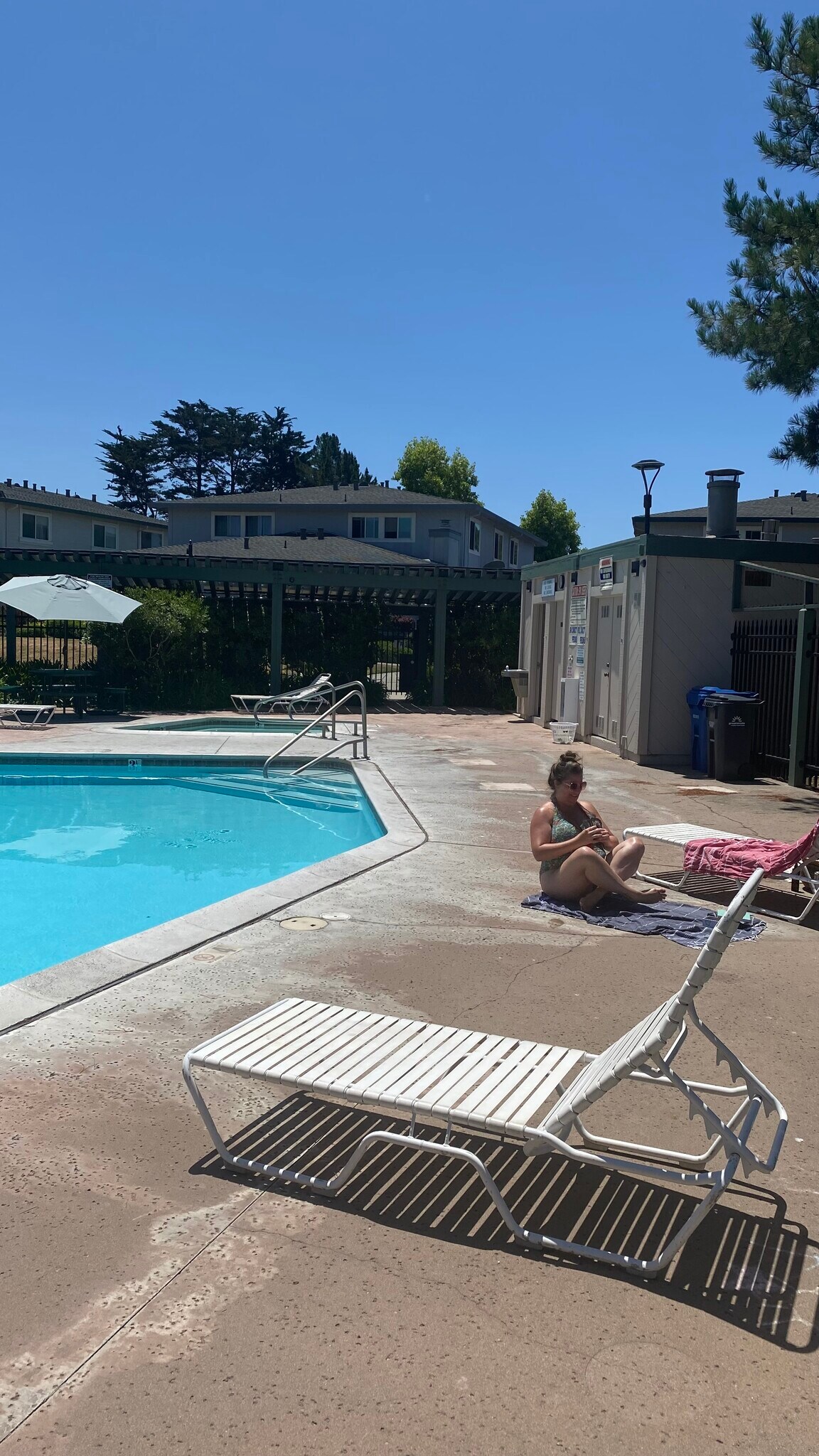 pool area with bathrooms and showers - 4205 Starboard Ct