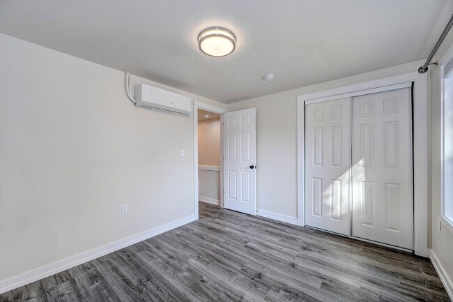 Building Photo - 2 bed, 1.5 bath in Seattle