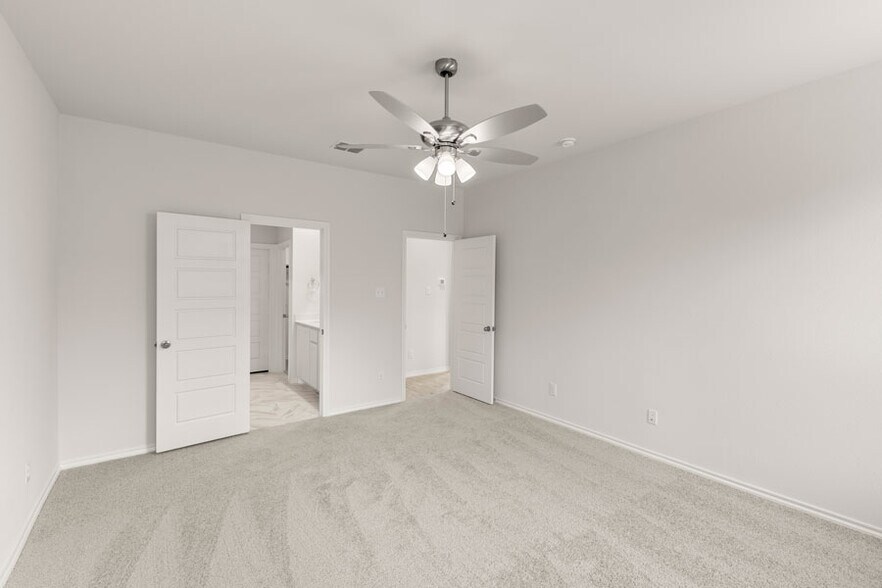 Building Photo - 1902 Iris Rd