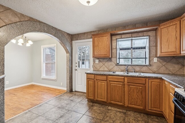 Building Photo - 10710 Joaquin Dr