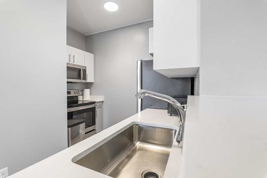 Building Photo - 95 Broadway-SI ID1240379P
