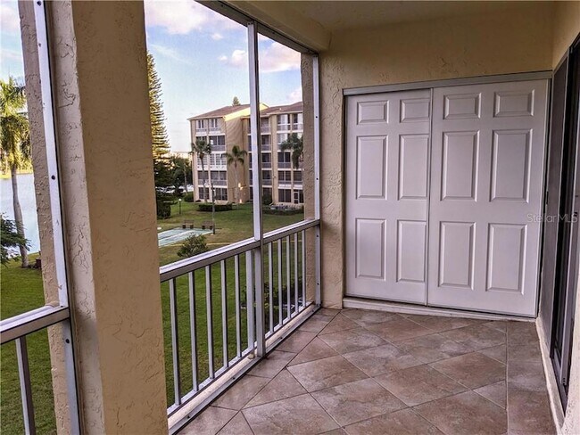Building Photo - 3668 Lake Bayshore Dr