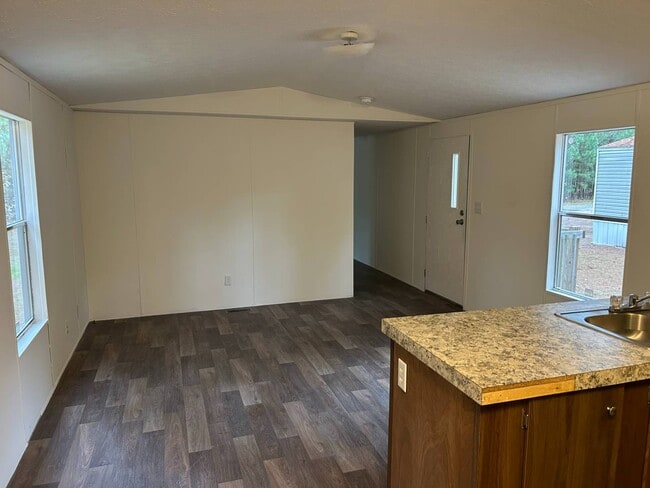 Building Photo - 1504 Jans Dr