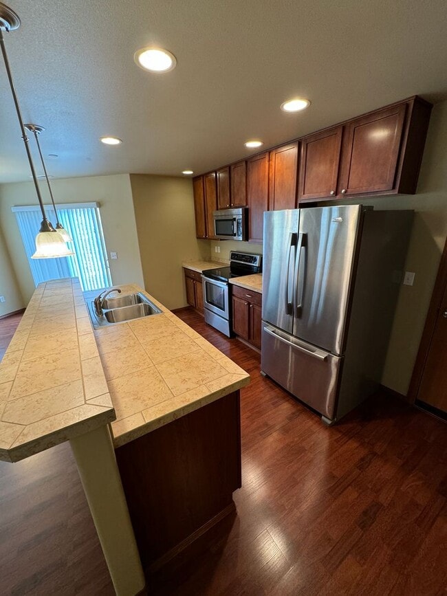 Building Photo - 1190 Swan Loop