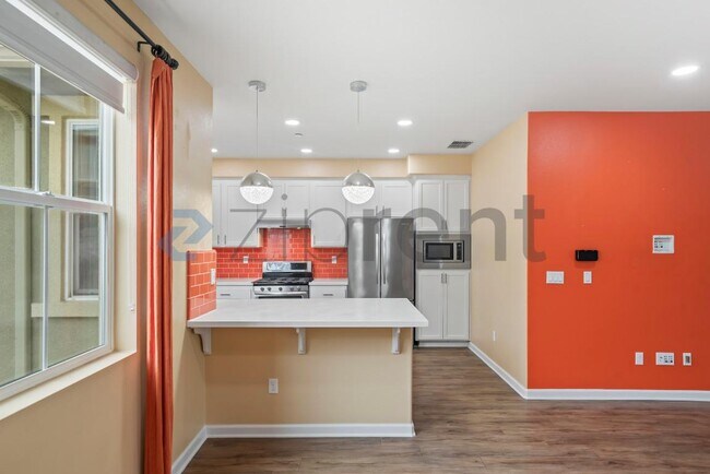 Building Photo - 1210 Coyote Creek Way