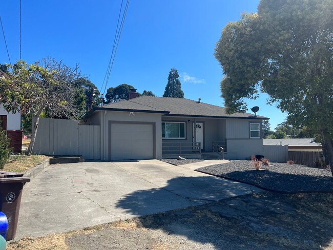 Primary Photo - Renovated 2-Bedroom Home in El Sobrante wi...