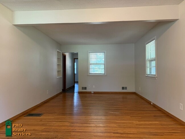 Building Photo - 4 Bedroom Home **Half off August Rent with...