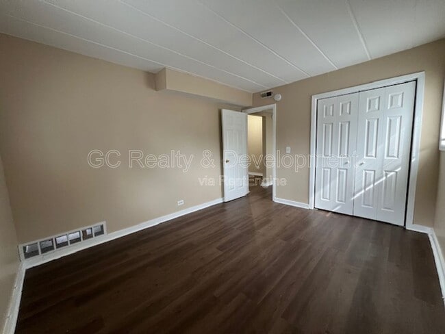 Building Photo - 350 Wilson Ave