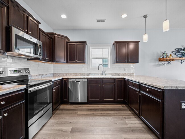 Building Photo - 239 Sailor St