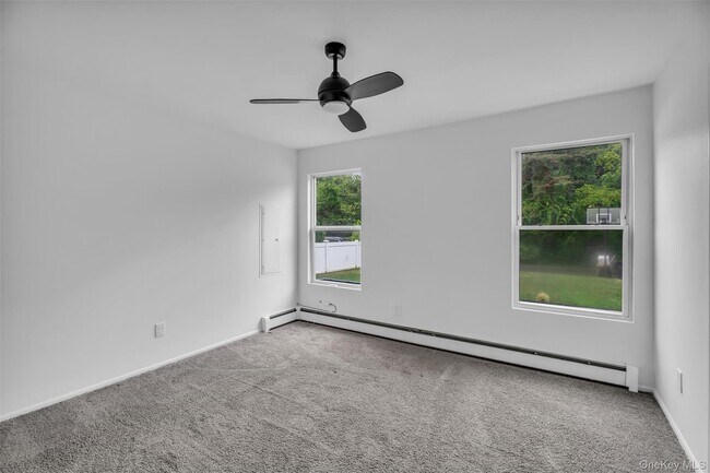 Building Photo - 98 Dahlia Dr