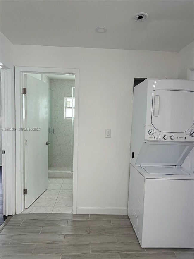 Building Photo - 6131 Coral Wy