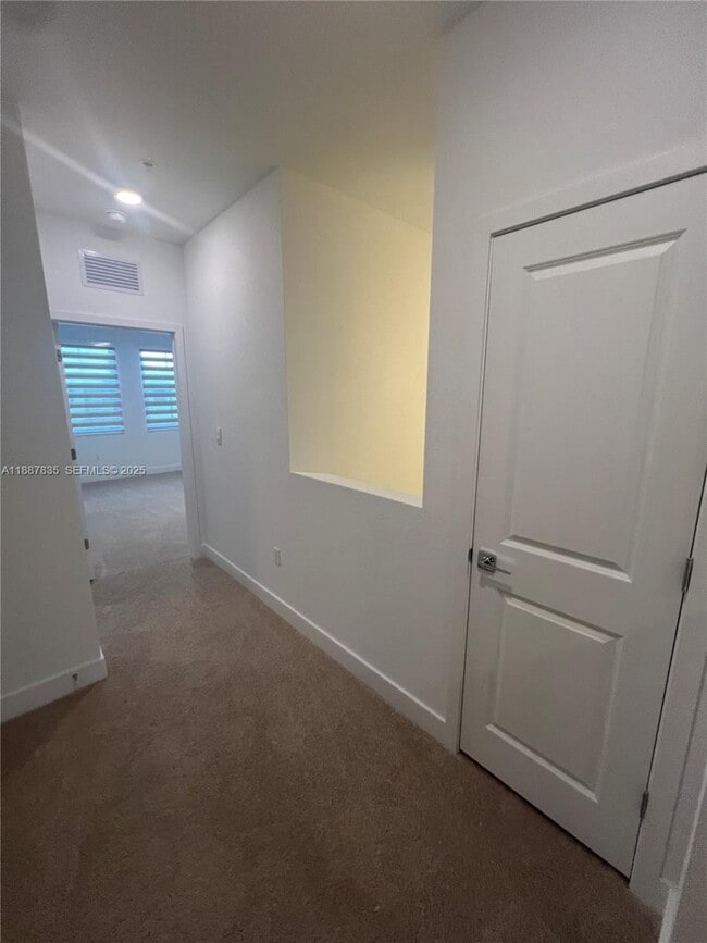 Building Photo - 141 SW 171st Ave