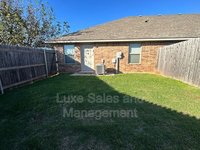 Building Photo - 4600 Loch Ln
