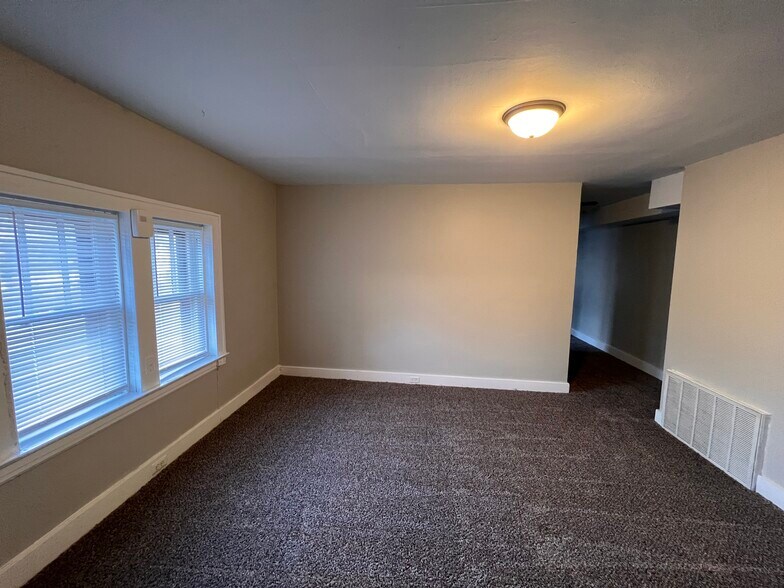 Building Photo - 810 Leonard St NE