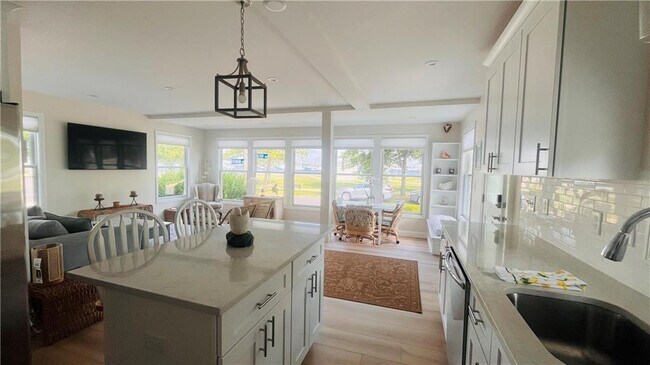 Building Photo - 115 Wellington Ave