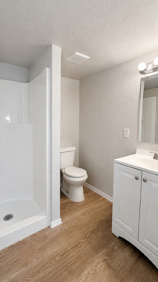 Building Photo - Private Detached 1-Bedroom Apartment with Backyard