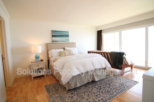 Building Photo - 1095 N Hwy A1A