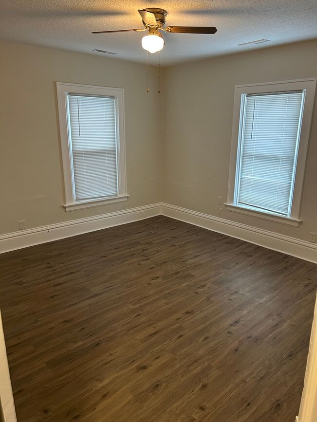 Building Photo - 511 N Penn Ave